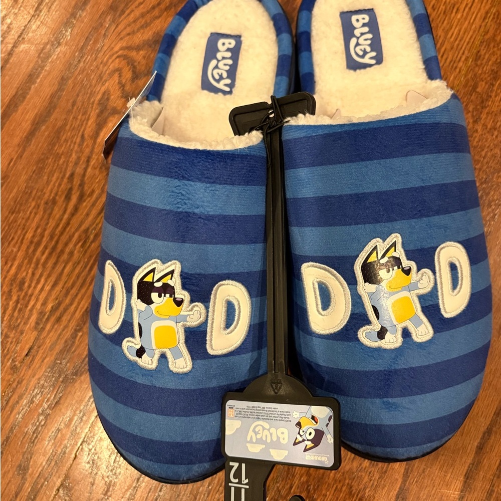 Ground Up Bluey “Dad” Bandit Men’s Plush Slippers – Size 11/12